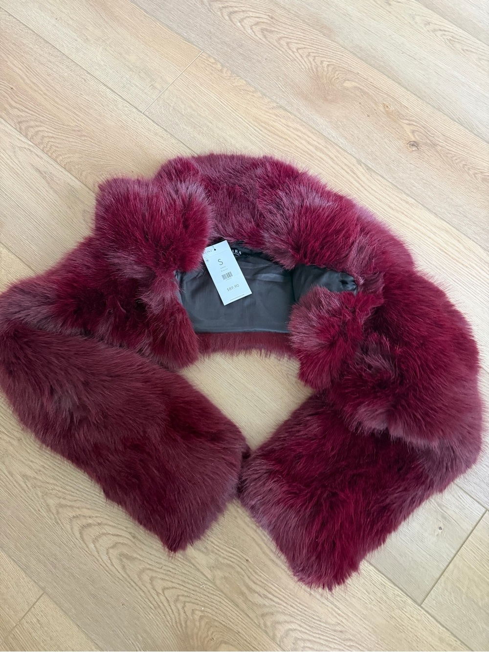 Akira LEILA ULTRA CROP FAUX FUR IN BURGUNDY small - Picture 4 of 5